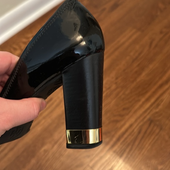 Tory Burch logo Patent leather heels size 8 - Picture 9 of 13